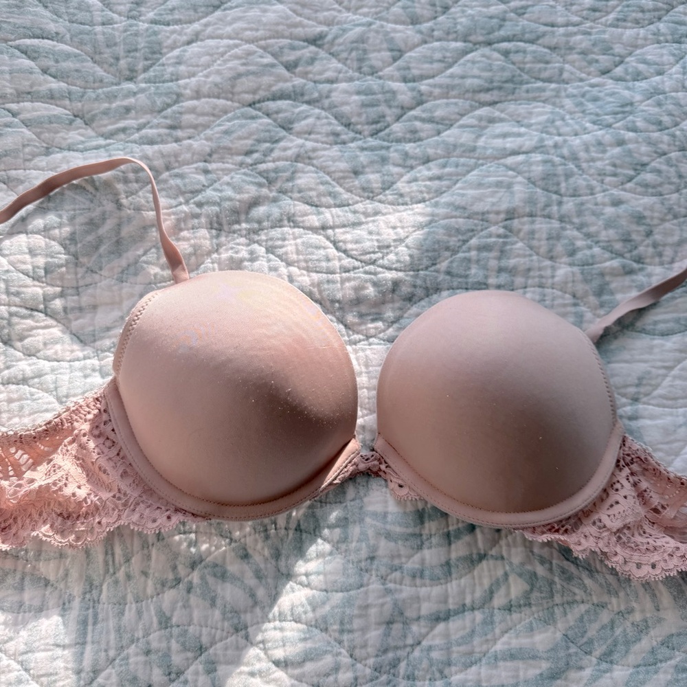 Victorias Secret Dream Angels Push Up Elegant Lace Trimmed Bra in Soft Pink